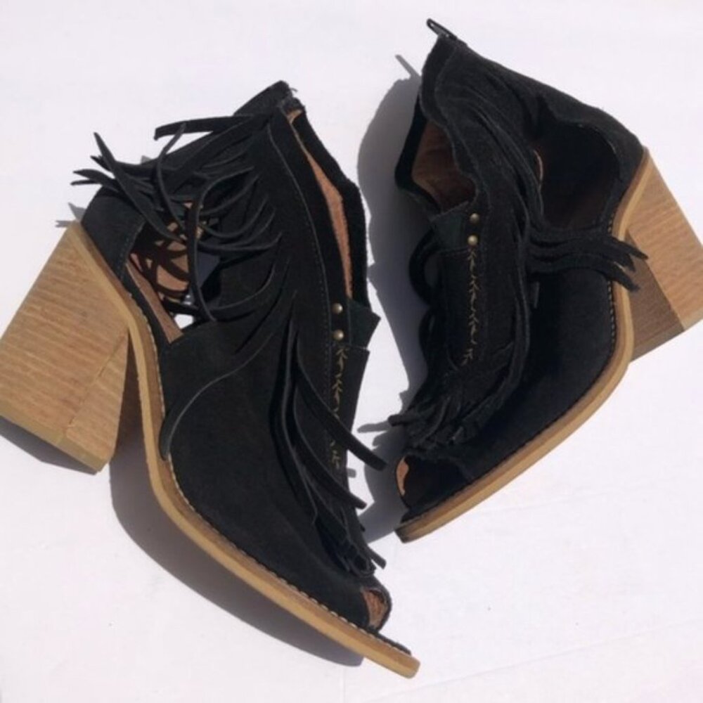 Musse &‎ Cloud Galia Fringe Open Toe Suede Leather Spring Casual Bootie Black